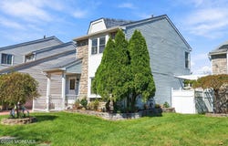 97 Winchester Drive, Hightstown, NJ 08520