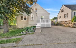 37 Hillcrest Ave, Beverly, MA 01915