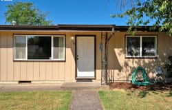 570 S 4TH ST, Harrisburg, OR 97446