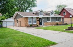 13110 W Playfield Drive, Crestwood, IL 60418