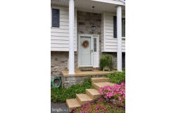 18 PINEWOOD Avenue, EPHRATA, PA 17522