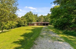 371 Henry Road, Lesage, WV 25537