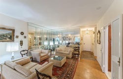 1 Kensington Gate, Great Neck, NY 11021