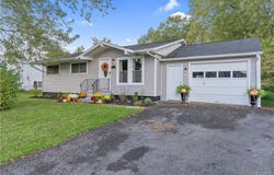 402 Birchwood Boulevard, Baldwinsville, NY 13027