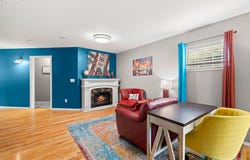 215 E HEREFORD St, Gladstone, OR 97027