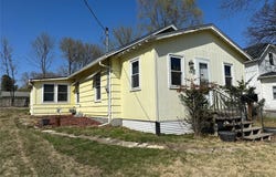 1521 Clinton Avenue, Des Moines, IA 50313