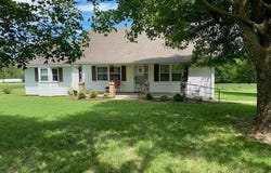 1076  N Barrington  RD, Tontitown, AR 72762