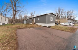 808 S Beta Pl, Sioux Falls, SD 67106-0337