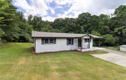407 Blackberry Lane SE, Lindale, GA 30147