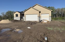 675 S Arbor Valley Way, Valley Center, KS 67146
