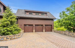 11501 POPES HEAD ROAD, FAIRFAX, VA 22030