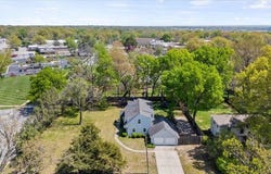 8705 Grandview Street, Overland Park, KS 66212