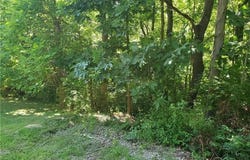 N Shady Ave, Houston, PA 15342
