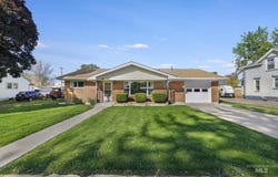 245 S 5th E, Mountain Home, ID 83647