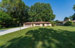 811 Thomas Street, Plainwell, MI 49080