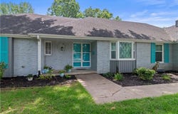 407 NW O'Brien Road, Lee's Summit, MO 64063