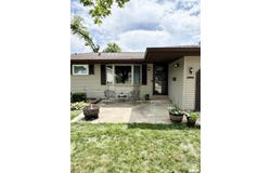 1400 S CLAY Avenue, Jacksonville, IL 62650