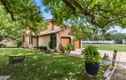 108 LEONA ST, Lockhart, TX 78644