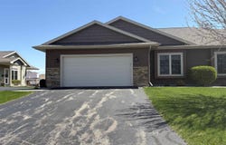1256 CAMERON Circle, NEENAH, WI 54956