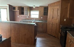 259 W VELNA ST, La Pryor, TX 78872