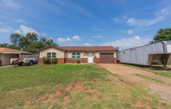 707 N Arkansas St, Shamrock, TX 79079
