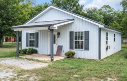 126 Walnut St, Cowan, TN 37318