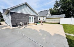 709 W BOSTON Avenue, Monmouth, IL 61462