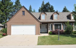 3817 S Oakbrook Dr, Greenfield, WI 53228