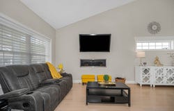 12 Dunstable Cir, Merrimack, NH 03054
