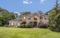 5 Samuel Ct, Hanover Twp., NJ 07927-1200