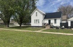 204 E Maple, Holstein, IA 51025