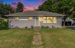 2720 Emerald Drive, Kalamazoo, MI 49001
