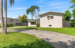1215 NE 200th St, Miami, FL 33179