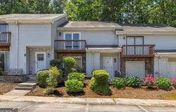 9 Fairway Drive NW, Kennesaw, GA 30144