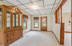 418 Adams St SE, Cascade, IA 52033