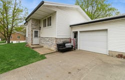 520 Lakeview Drive, Lamoni, IA 50140
