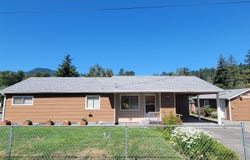 76376 RIVER RD, Oakridge, OR 97463