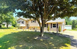 203 N SKYTOP Road, Edinboro, PA 16412