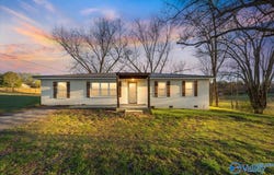 6320 County Road 38, Section, AL 35771