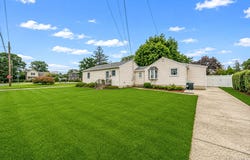 21 Cherokee Drive, Bay Shore, NY 11706
