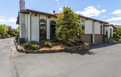 24 Crest Cir, Yakima, WA 98908