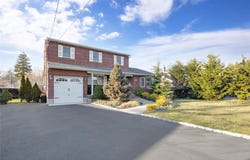 270 Idle Hour Boulevard, Oakdale, NY 11769