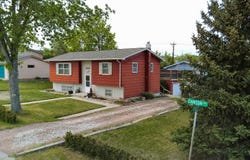 2204 Canton Avenue, Hot Springs, SD 57747