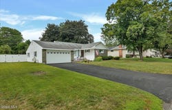 611 Via Ponderosa, Schenectady, NY 12303