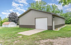 426 College Place, St Louis, MI 48880