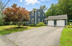 435 Fairway Dr, Somerset, MA 02726