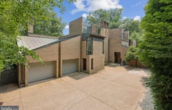 400 CHAIN BRIDGE, MCLEAN, VA 22101