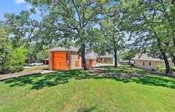 214 Kiowa Drive E, Lake Kiowa, TX 76240