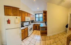 1 Townhouse Place, Great Neck, NY 11021