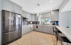 1360 W 4th Ln, Hialeah, FL 33010